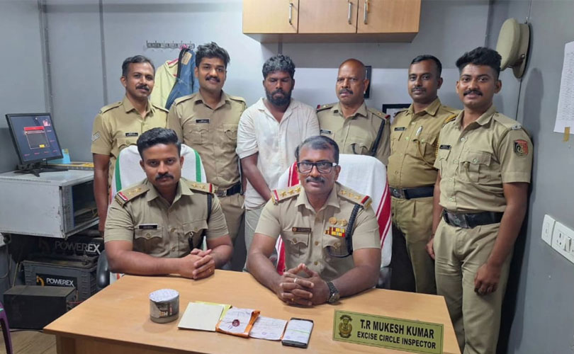 ക്രിയാറ്റിൻ ടിന്നിൽ ഒളിപ്പിച്ച മെത്താംഫെറ്റാമിനുമായി തൃശ്ശൂർ സ്വദേശിയായ യുവാവ് പിടിയിൽ