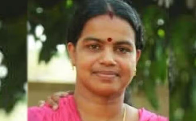 കൊല്ലത്ത് ട്രെയിനിന് അടിയിൽപെട്ട് വീട്ടമ്മയ്ക്ക് ദാരുണാന്ത്യം