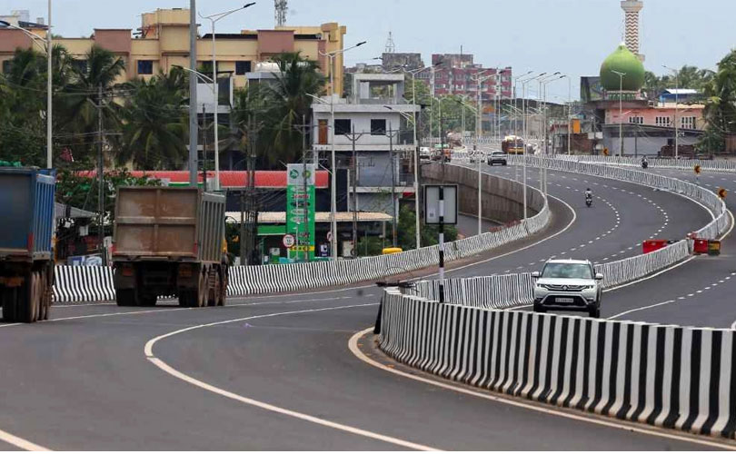 സുപ്രീം കോടതി ഉത്തരവ് കേരളത്തിന് തിരിച്ചടിയാവുന്നു: ദേശീയപാതയോരത്തെ വീടുകൾക്ക് 40 മീറ്ററും വാണിജ്യ കെട്ടിടങ്ങൾക്ക് 75 മീറ്ററും അകലം വേണം; കടുത്ത നിയന്ത്രണങ്ങൾ വരുന്നു