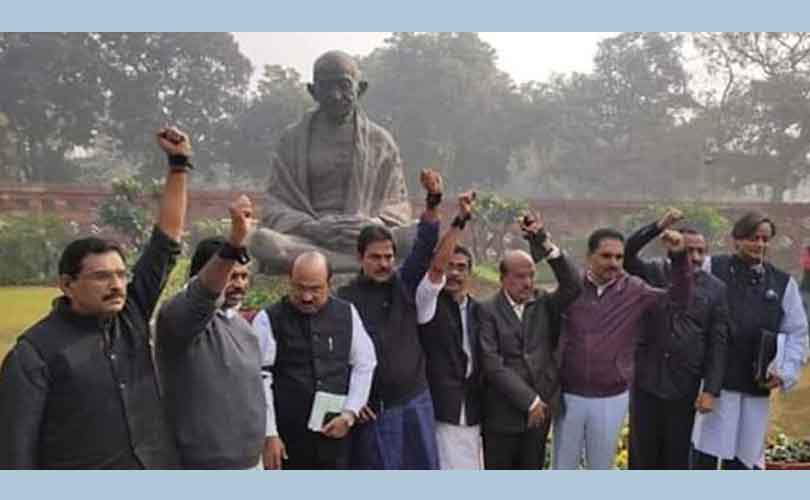 ​കേരളത്തിന്റെ താല്പര്യങ്ങൾ ബലികഴിച്ച് യുഡിഎഫ് എംപിമാർ: പാർലമെന്റിൽ നിശബ്ദതയും വിചിത്രമായ ചോദ്യങ്ങളും