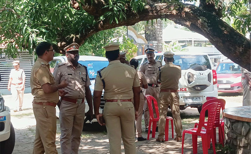 പന്മന ആശ്രമം കോടതി കയറുന്നു; വിഭാഗീയത മറനീക്കി പുറത്ത്; ചട്ടമ്പിസ്വാമി ജയന്തി പോലീസ് കാവലിൽ 