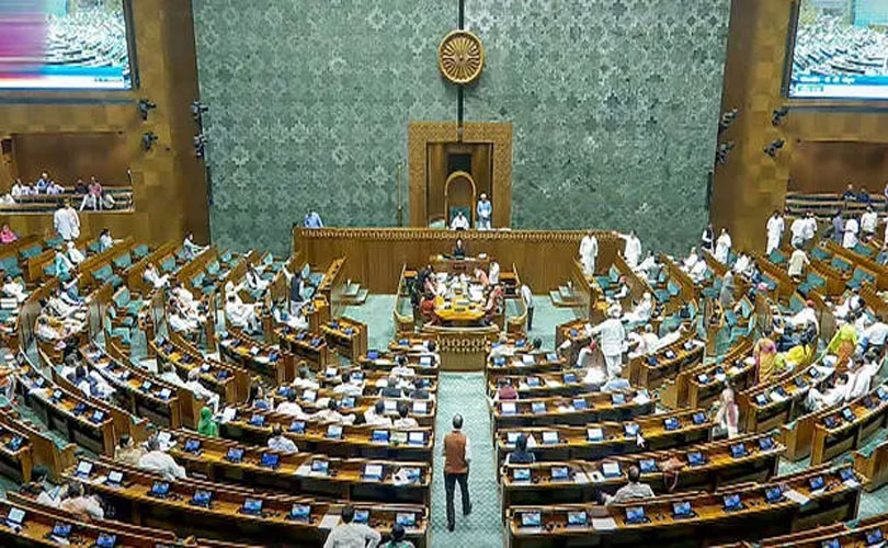  543 സീറ്റുകൾ 850 ആയി വർധിപ്പിക്കും; മണ്ഡല പുനർനിർണയ ബില്ലും വനിതാ സംവരണ ബില്ലും എംപിമാർക്ക് വിതരണം ചെയ്തു 