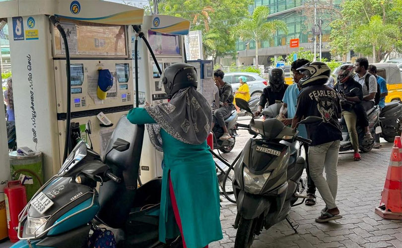 ക്രൂഡ് ഓയിൽ വില 70 ഡോളറിലെത്തി; പക്ഷേ, ഇന്ത്യയിൽ ഇന്ധനവില ഉടനൊന്നും കുറയില്ല!