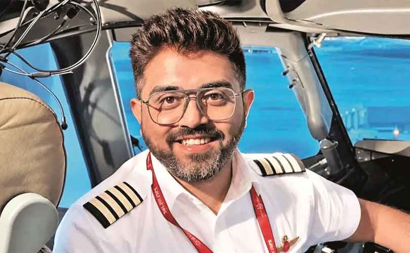 ആകാശധീരൻ: കോക്ക്പിറ്റിൽ ഭീകരനോട് പോരാടി 174 യാത്രക്കാരുടെ ജീവൻ രക്ഷിച്ച പൈലറ്റ്