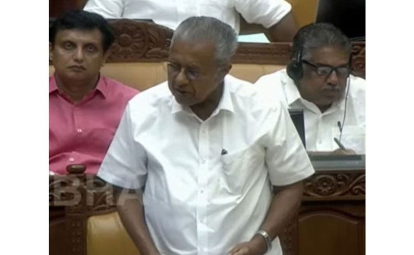 അധികാര ഇടനാഴികളിൽ ദല്ലാളന്മാർ ആധിപത്യം സ്ഥാപിക്കും; സ്ഥലംമാറ്റ വിവാദത്തിൽ സർക്കാരിനെതിരെ പിണറായി വിജയൻ
