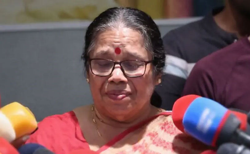 
മാധ്യമങ്ങൾക്ക് മുന്നിൽ പൊട്ടിക്കരഞ്ഞ് പി കെ ശ്രീമതി 
