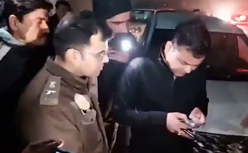 യൂത്ത് കോൺ​ഗ്രസ് നേതാക്കളെ അറസ്റ്റ് ചെയ്ത സംഭവത്തിൽ പൊലീസ് സേനകൾ തമ്മിൽ നടുറോഡിൽ തർക്കം 