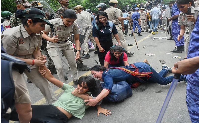 ​സി.ജെ.പി സമരം തെരുവിൽ നിന്ന് സഭയിലേക്ക്: പോലീസ് അതിക്രമത്തിൽ സുപ്രീം കോടതി ഇടപെടൽ, പരീക്ഷാ തട്ടിപ്പ് തടയൽ ബില്ലിൽ ഇന്ന് ചർച്ച