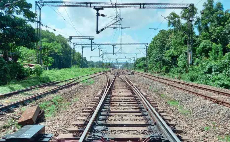 ആലപ്പുഴയിലെ റെയിൽപാതയിൽ കോഴിക്കോട് സ്വദേശിനിയായ യുവതിയുടെ മൃതദേഹം 