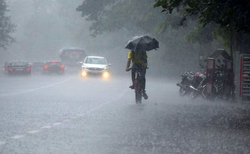 ശക്തമായ മഴ; പത്തനംതിട്ട, ആലപ്പുഴ ജില്ലകളിലെ വിദ്യാഭ്യാസ സ്ഥാപനങ്ങൾക്ക് വെള്ളിയാഴ്ച അവധി