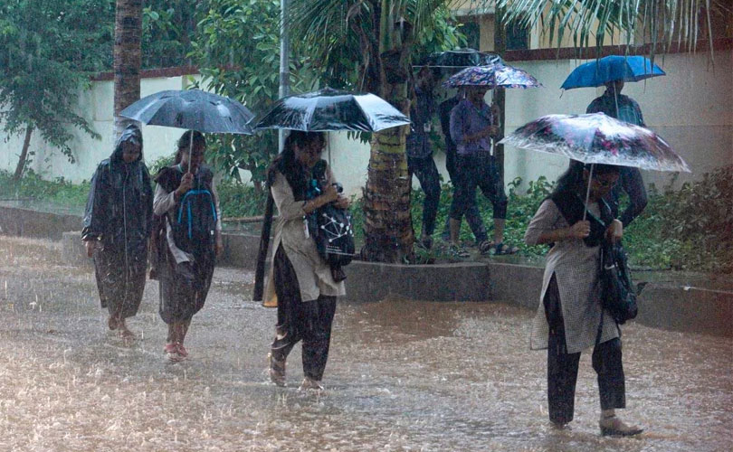 അതിശക്തമായ മഴ; നാളെ നാലു ജില്ലകളിൽ അവധി 
