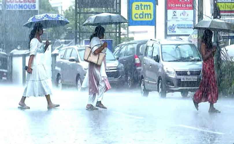 ഇന്നും പെരുമഴ പെയ്യും; നാല് ജില്ലകളിൽ ഓറഞ്ച് അലർട്ട്
