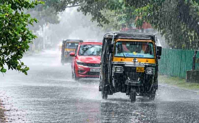 26 വരെ മഴ കനക്കും; ഇന്ന് 9 ജില്ലകളിൽ ഓറഞ്ച് അലർട്ട്; കോഴിക്കോട്ട് സ്കൂളുകൾക്കും വിനോദസഞ്ചാര കേന്ദ്രങ്ങൾക്കും നിയന്ത്രണം