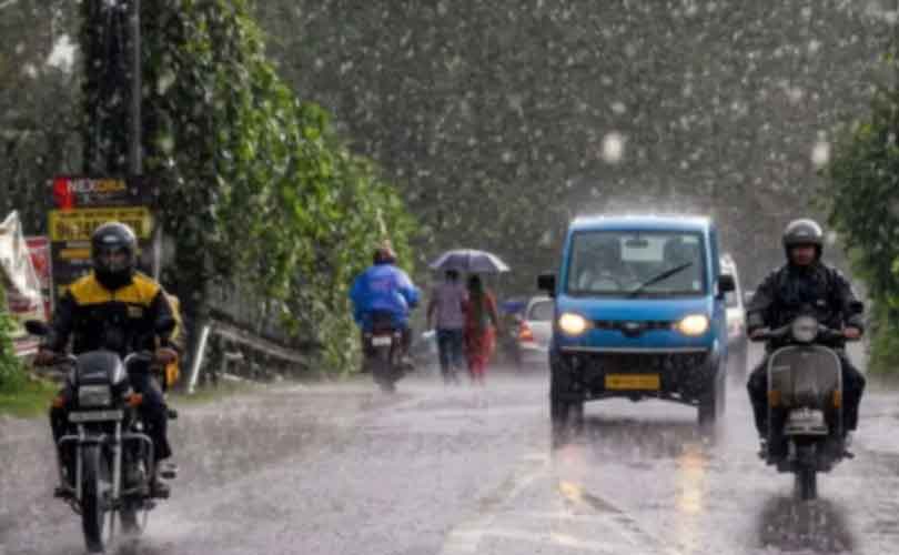 അതിതീവ്ര മഴ; മൂന്നു ജില്ലകളിൽ അവധി പ്രഖ്യാപിച്ചു