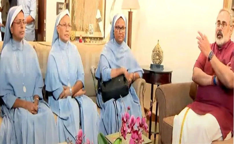  ഛത്തീസ്ഗഢിൽ അറസ്റ്റിലായി പിന്നീട് ജാമ്യം ലഭിച്ച മലയാളി കന്യാസ്ത്രീകൾ ബിജെപി സംസ്ഥാന അധ്യക്ഷൻ രാജീവ് ചന്ദ്രശേഖറിനെ കാണാനെത്തി 