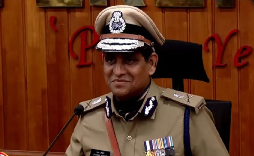 തോന്നിയപോലെ കൈവിലങ്ങ് അണിയിക്കരുത്; പോലീസിന് കർശന നിർദേശവുമായി ഡി.ജി.പി റവാഡ ചന്ദ്രശേഖർ