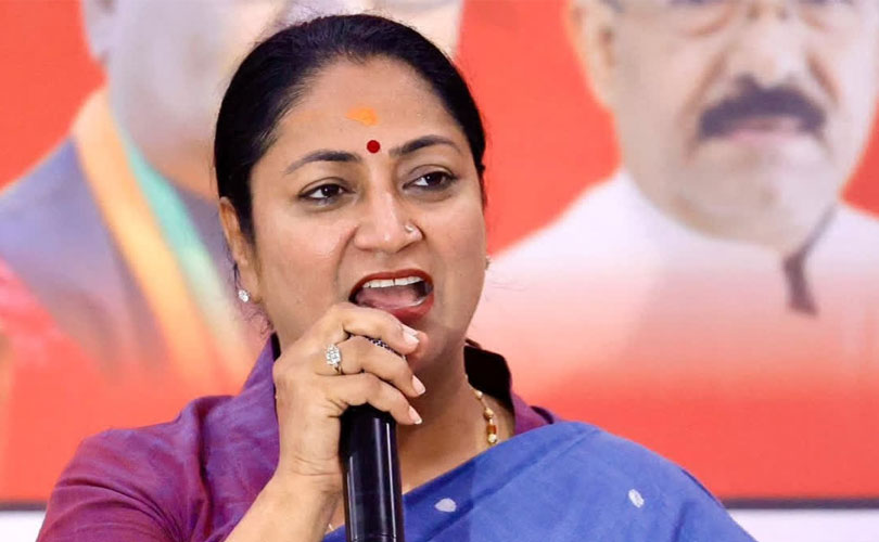  ജനസമ്പർക്ക പരിപാടിക്കിടെ യുവാവ് ഡൽഹി മുഖ്യമന്ത്രിയെ ആക്രമിച്ചു