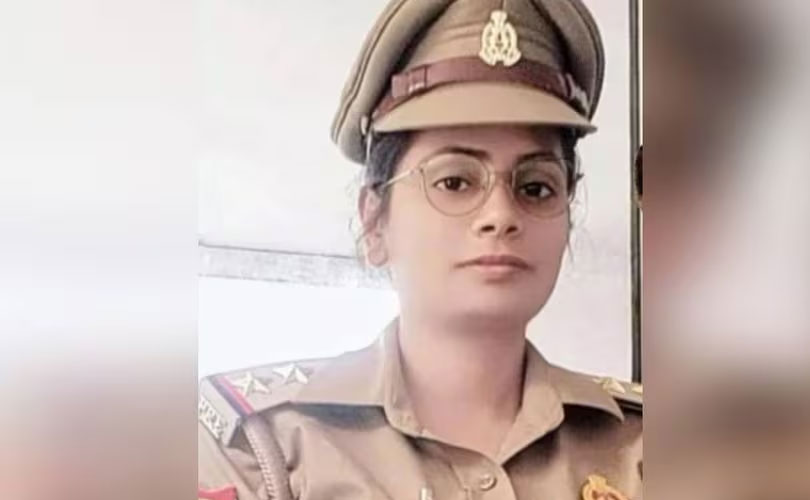   ബുള്ളറ്റിൽ സഞ്ചരിക്കുന്നതിനിടെ നായ കുറുകെ ചാടി അപകടം; വനിതാ എസ്ഐയ്ക്ക് ദാരുണാന്ത്യം