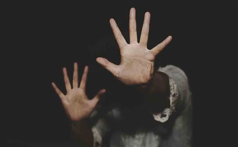 കാമുകനും കൂട്ടുകാരും ബലാത്സം​ഗം ചെയ്ത ശേഷം പത്തുലക്ഷം രൂപയും തട്ടിയെടുത്തെന്ന് സോഫ്റ്റ്‌വെയർ എൻജിനീയറായ യുവതി