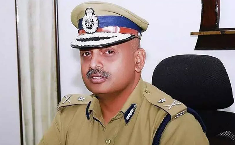 ഡി.ജി.പി എസ്. ശ്രീജിത്തിന്റെ വിദേശയാത്രാ വിവാദം: രേഖകൾ മുദ്രവച്ച കവറിൽ ഹാജരാക്കാൻ ഹൈക്കോടതി നിർദ്ദേശം
