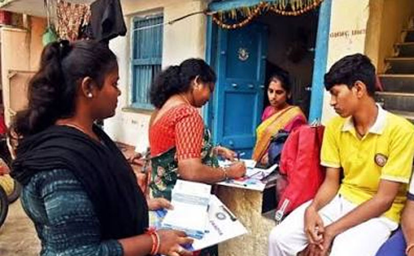 ​ഫോണിലെ ആപ്പുമായി അധ്യാപകർ നിങ്ങളുടെ വീട്ടിലെത്തും; ചോദിക്കുക 34 ചോദ്യങ്ങൾ, തെറ്റായ വിവരങ്ങൾ നൽകിയാൽ ശിക്ഷ!