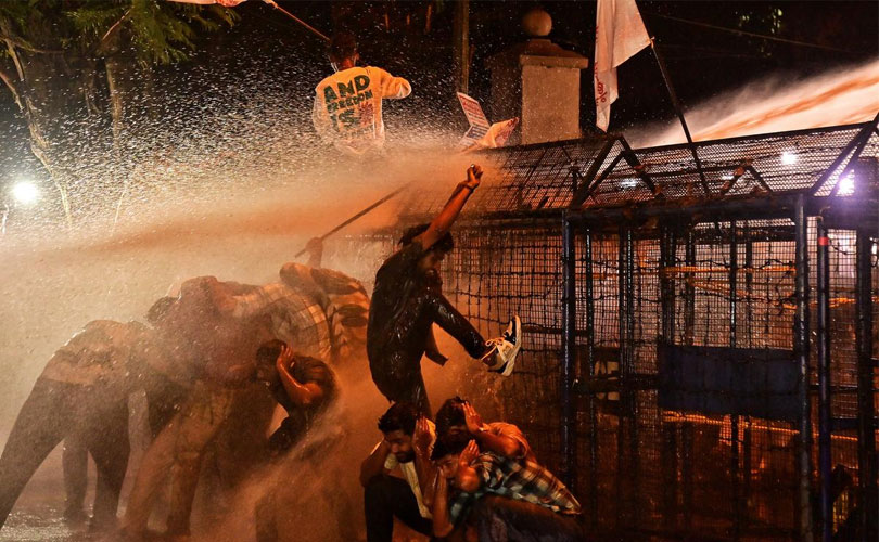 കേരള സർവകലാശാല രജിസ്ട്രാർക്ക് സസ്പെൻഷൻ; രാജ്ഭവൻ മാർച്ച് സംഘർഷത്തിൽ