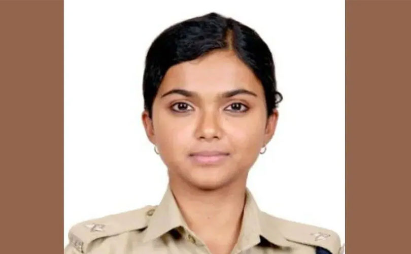  കോച്ചിങ് സെന്ററുകളെ ആശ്രയിക്കാതെ സ്വയം പഠിച്ചു; 24-ാം വയസിൽ സിവിൽ സർവീസ് പരീക്ഷയിൽ 82-ാം റാങ്ക്; ശ്രുതി ഐപിഎസിന്റെ ജീവിത വിജയത്തിന് പിന്നിൽ നിശ്ചയദാർഢ്യവും ആത്മവിശ്വാസവും