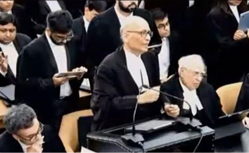 ഗവർണ്ണർ സൂപ്പർ മുഖ്യമന്ത്രിയാകരുത്: സിംഗ്‌വി സുപ്രീം കോടതിയിൽ