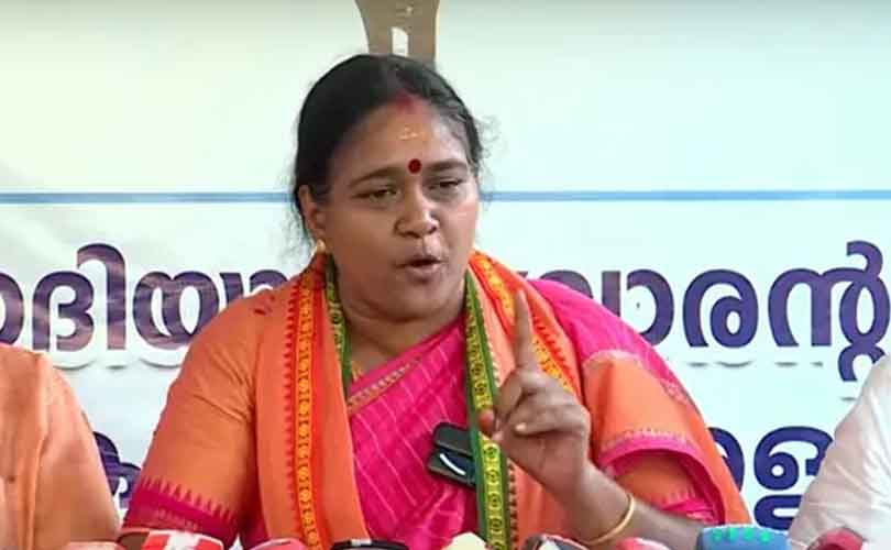 ഞങ്ങളെ കുലസ്ത്രീകൾ എന്ന് വിളിച്ചോളൂ  എന്നാലും അമ്പലക്കള്ളന്മാരെ വെറുതെ വിടില്ല; നാമജപവുമായി അമ്മമാർ വീണ്ടും തെരുവിലിറങ്ങും: ശോഭാസുരേന്ദ്രൻ