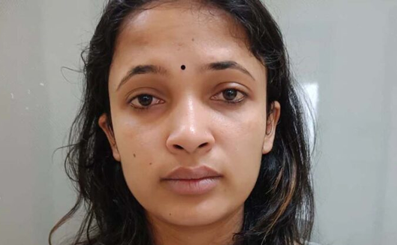 വിദ്യാർത്ഥിയുടെ പിതാവിനെ പ്രണയക്കെണിയിൽപ്പെടുത്തി പണം തട്ടാൻ ശ്രമിച്ച അധ്യാപിക അറസ്റ്റിൽ