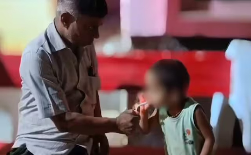 ഉത്തർപ്രദേശിൽ പനി ബാധിച്ച അഞ്ചു വയസുകാരന് സി​ഗരറ്റ് വലിക്കാൻ നൽകി ഡോക്ടറുടെ ചികിത്സ  