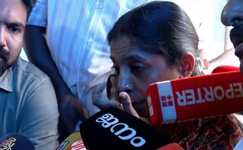 ​രണ്ട് അമ്മമാരുടെ വിങ്ങൽ; നിതിൻ രാജിന് വിടചൊല്ലാൻ സിദ്ധാർത്ഥിന്റെ അമ്മയെത്തി