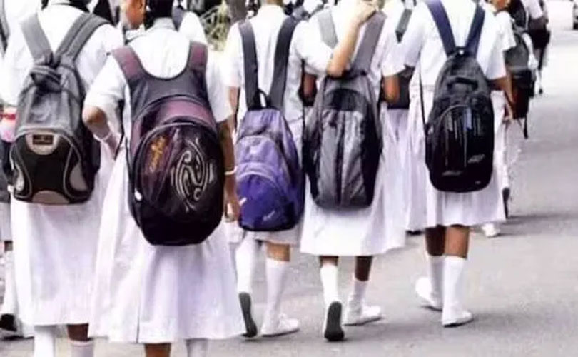 സ്കൂളിലെ പ്രഥമാധ്യാപകൻ പെൺകുട്ടികളെ ആർത്തവ പരിശോധന നടത്തിയെന്ന് പരാതി