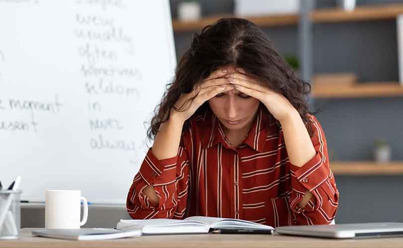 ​ഇന്ത്യൻ വിദ്യാഭ്യാസത്തിന്റെ നിശബ്ദ ദുരന്തം: ബ്യൂറോക്രസിയുടെ ഭാരവും ആത്മാഭിമാന നഷ്ടവും കാരണം അദ്ധ്യാപകർ ജോലി ഉപേക്ഷിക്കുന്നു