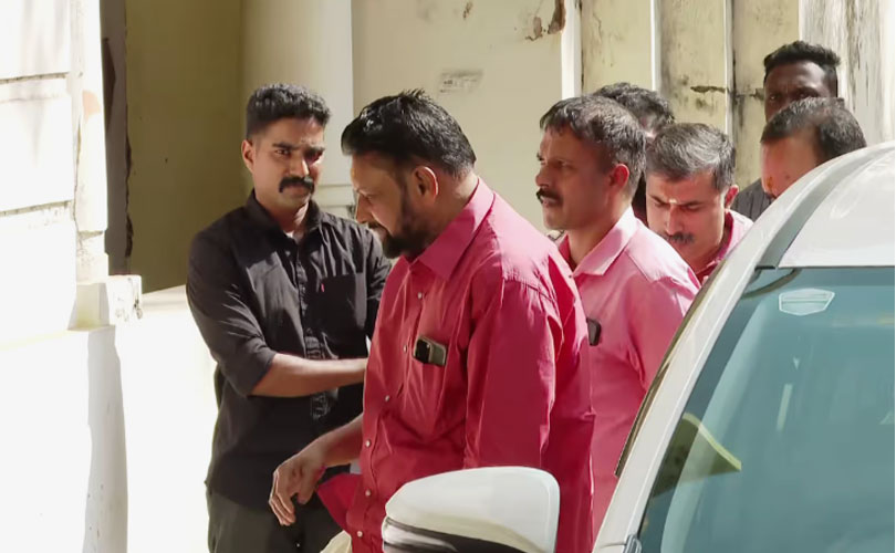 തന്ത്രിക്കും താഴമൺ മഠത്തിനുമെതിരായ സൈബർ ആക്രമണം; ആഭ്യന്തരമന്ത്രിക്ക് പരാതി