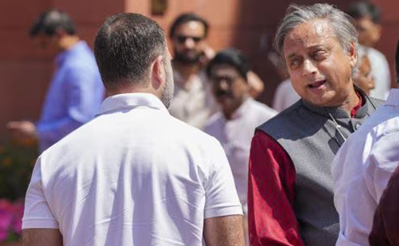   തെരഞ്ഞെടുപ്പിലെ ക്രമക്കേട്: രാഹുൽ ​ഗാന്ധിക്ക് പിന്തുണയുമായി ശശി തരൂർ  