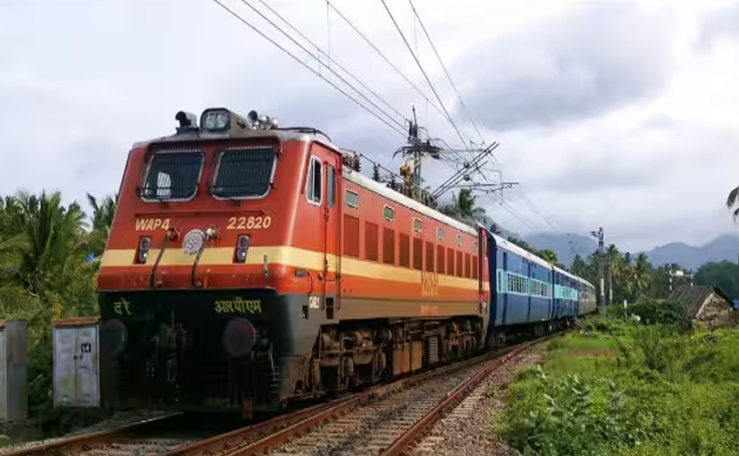 ട്രെയിൻ തട്ടി യുവാവിനും രണ്ട് വയസുള്ള കുഞ്ഞിനും ​ദാരുണാന്ത്യം 