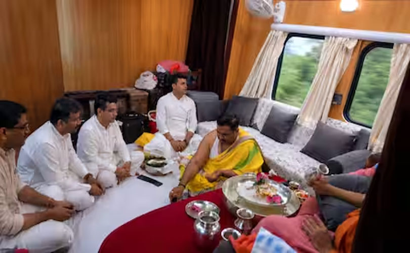 ട്രെയിനിൽ പൂജ; വിവാദത്തിന് പിന്നാലെ വിശദീകരണവുമായി റെയിൽവേ