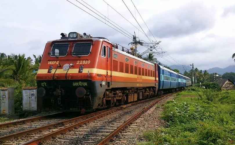 എസി കോച്ചുകളിലെ ഈ സൗകര്യം ഇനി സ്ലീപ്പർ ക്ലാസ് യാത്രക്കാർക്കും