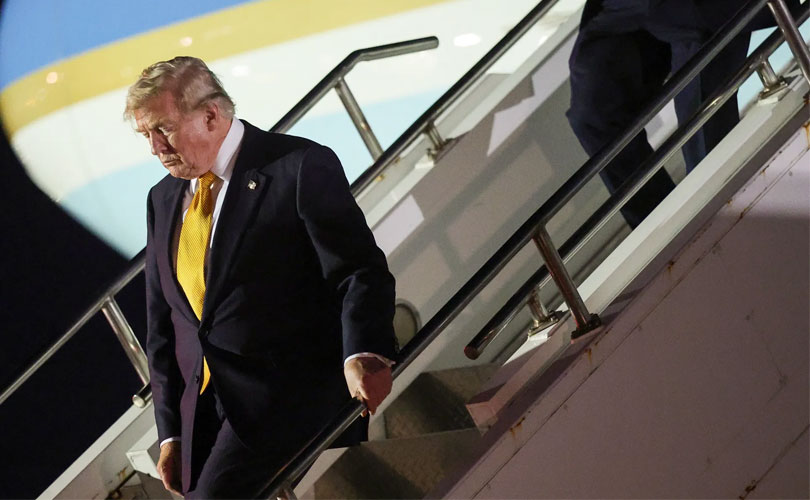 വിമാനം മാറിക്കയറൽ കഥ ട്രംപിന്റെ നാടകമോ ? 