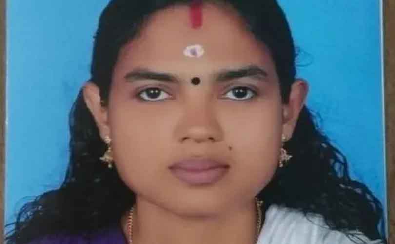 തിരുവനന്തപുരത്ത് പടക്കനിർമാണ ശാലയിലുണ്ടായ അപകടത്തിൽ പൊള്ളലേറ്റ യുവതി മരിച്ചു 