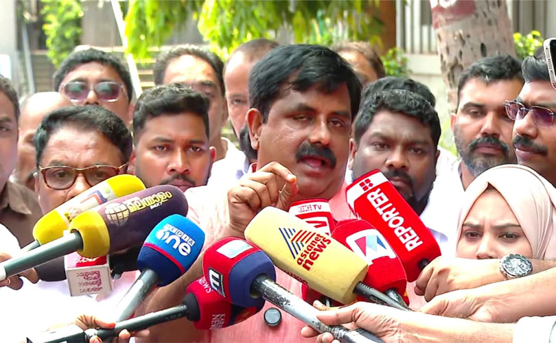 സ്ട്രോങ്ങ് റൂം തുറന്നത് തെരഞ്ഞെടുപ്പ് അട്ടിമറിക്കാനോ? 