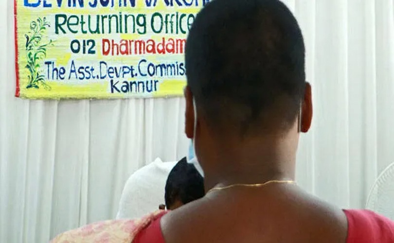 വാളയാർ പെൺകുട്ടികളുടെ അമ്മ കുട്ടികളുടെ സാന്നിധ്യത്തിൽ പ്രതിയുമായി ലൈം​ഗികബന്ധത്തിലേർപ്പെട്ടിരുന്നെന്ന് സിബിഐ കുറ്റപത്രം
