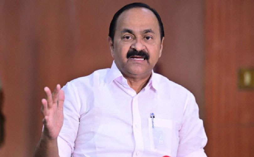 ഓണം ബഹളങ്ങള്‍ക്കിടയിലും സംസ്ഥാന ജീവനക്കാര്‍ക്കും മന്ത്രിമാരുടെ പേഴ്‌സണല്‍ സ്റ്റാഫുകള്‍ക്കും ബോണസ്; സാമ്പത്തിക പ്രതിസന്ധിക്കിടെയും ആനുകൂല്യങ്ങള്‍ വാരിക്കോരി നല്‍കുമ്പോള്‍ കടുത്ത വിമര്‍ശനം