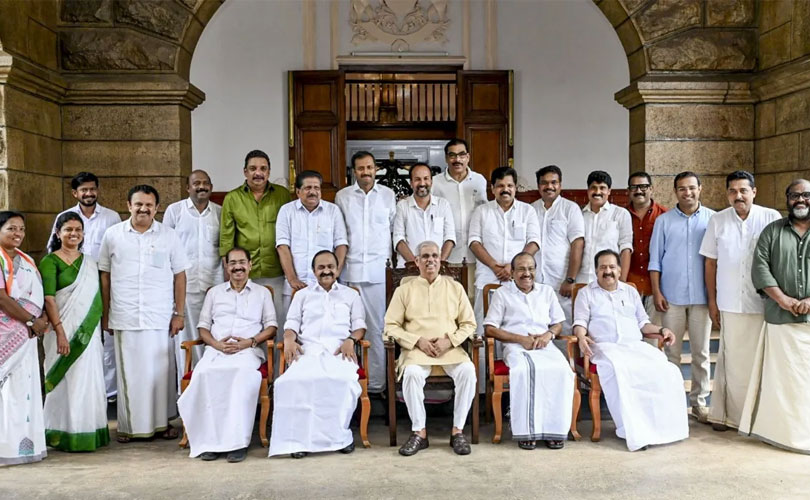 നമ്മുടെ മുൻമന്ത്രിമാരെല്ലാം  കാശിക്കുപോയോ? പ്രതിപക്ഷധർമ്മം പാളിപ്പോകുന്നുവോ?