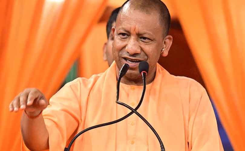  യോഗി ആദിത്യനാഥിനെ പശു കുത്താൻ വന്ന സംഭവത്തിൽ മുനിസിപ്പൽ സൂപ്പർവൈസർക്ക് സസ്പെൻഷൻ 