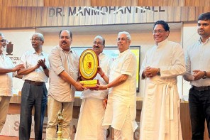 വീണ്ടുമൊരു അടിയന്തിരാവസ്ഥക്കെതിരെ മാധ്യമങ്ങൾ ജാഗ്രത പുലർത്തണം ഗവർണർ 