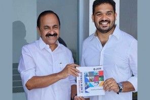 ജെയിന്‍ യൂണിവേഴ്‌സിറ്റി കൊച്ചി കാമ്പസില്‍ പ്രൊഫസര്‍ ഓഫ് പ്രാക്ടീസിന് തുടക്കം പ്രൊഫസര്‍ ഓഫ് പ്രാക്ടീസാകാനുള്ള ആദ്യ ക്ഷണം മുഖ്യമന്ത്രി വി.ഡി. സതീശന് കൈമാറി