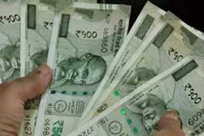 കേന്ദ്ര സർക്കാർ ജീവനക്കാർക്കും പെൻഷൻകാർക്കുമുള്ള ക്ഷാമബത്ത (ഡിഎ) രണ്ട് ശതമാനം വർദ്ധിപ്പിക്കാൻ കേന്ദ്ര മന്ത്രിസഭ അനുമതി നൽകി . 