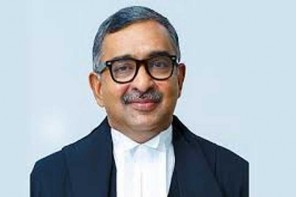 പോലീസ് സ്റ്റേഷനുകളിലെ ലോക്കപ്പുകളിലുള്ള പ്രതികളെ അടിവസ്ത്രം മാത്രം ധരിക്കാൻ അനുവദിക്കുന്ന പോലീസ് ഉദ്യോഗസ്ഥർക്കെതിരെ കർശന നടപടി സ്വീകരിക്കണമെന്ന് മനുഷ്യാവകാശ കമ്മീഷൻ ചെയർപേഴ്സൺ ജസ്റ്റിസ് അലക്സാണ്ടർ തോമസ് 